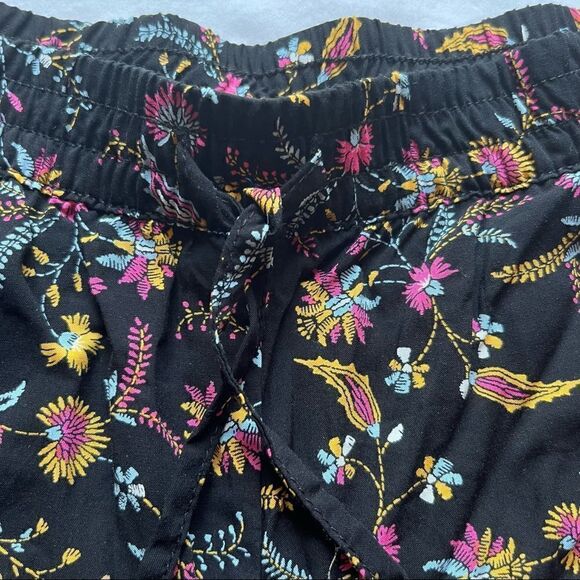 a.n.a. shorts boho small black with pink and yellow floral design elastic waist - Picture 3 of 8